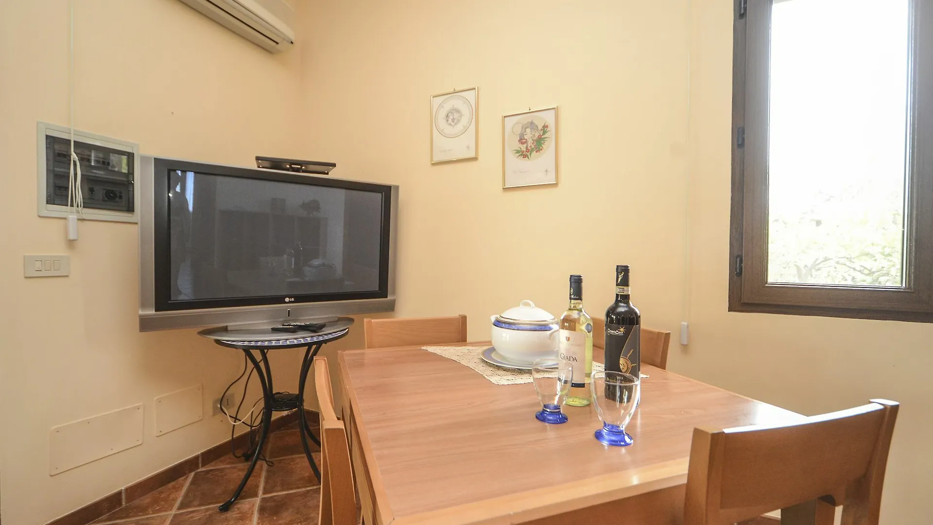 Villa La Chiusa 캄포펠리체 디 로첼라 펜션