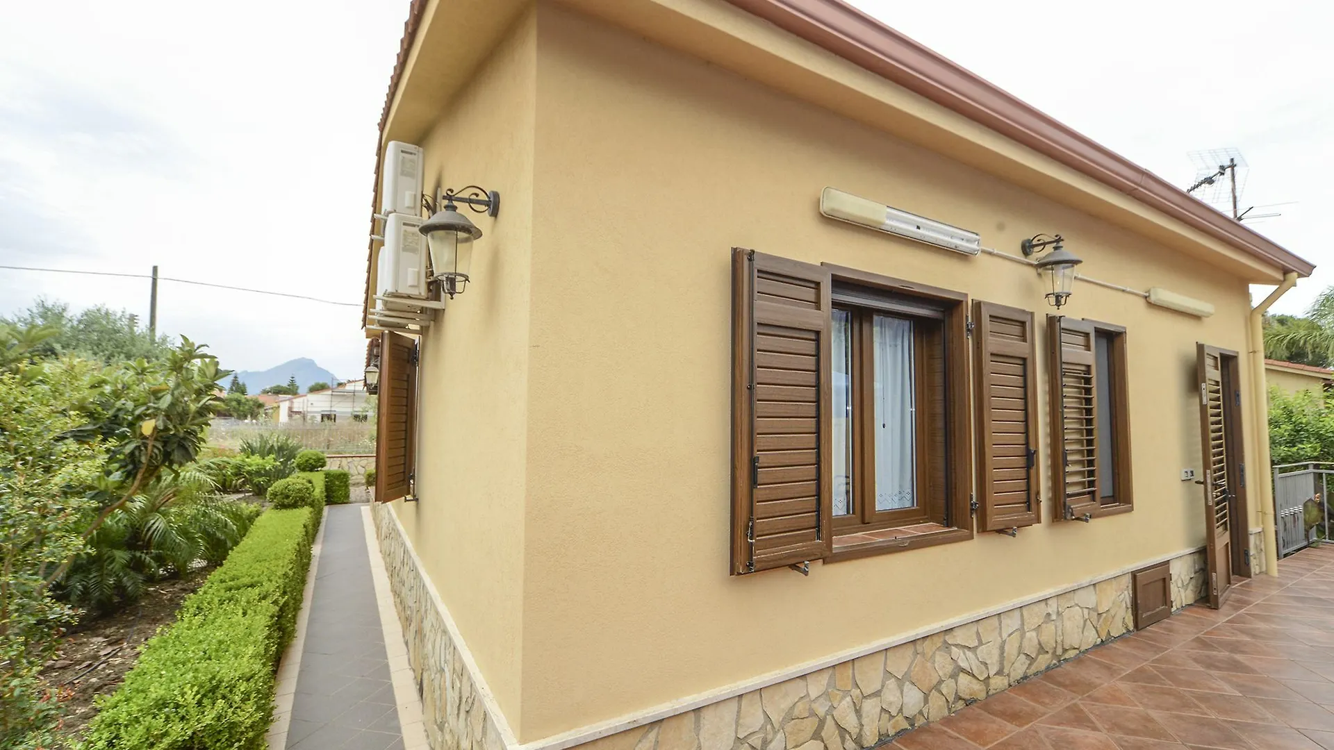 Villa La Chiusa 캄포펠리체 디 로첼라